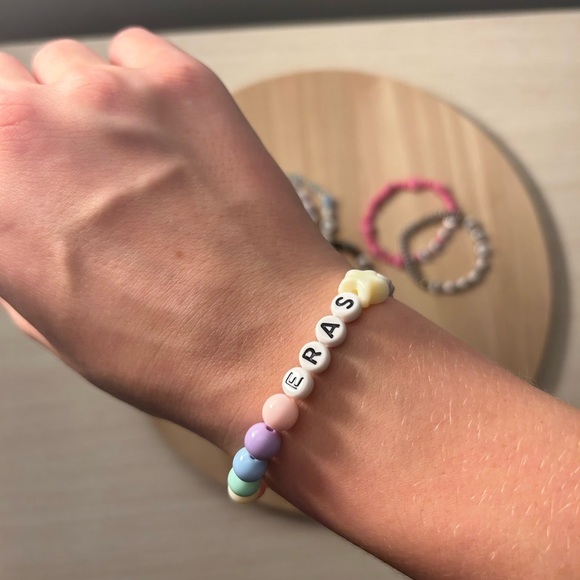 Bundle of 12 Taylor Swift Eras friendship bracelets - Picture 3 of 9